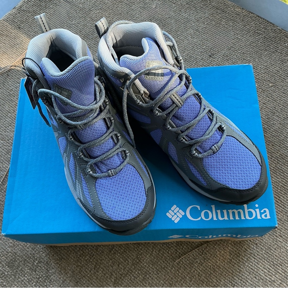 NWT Women’s Columbia Hiking Boots size 7